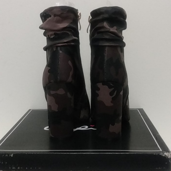 QUPID Fatigue Stretch Mid Bootie | 7M - Picture 7 of 10